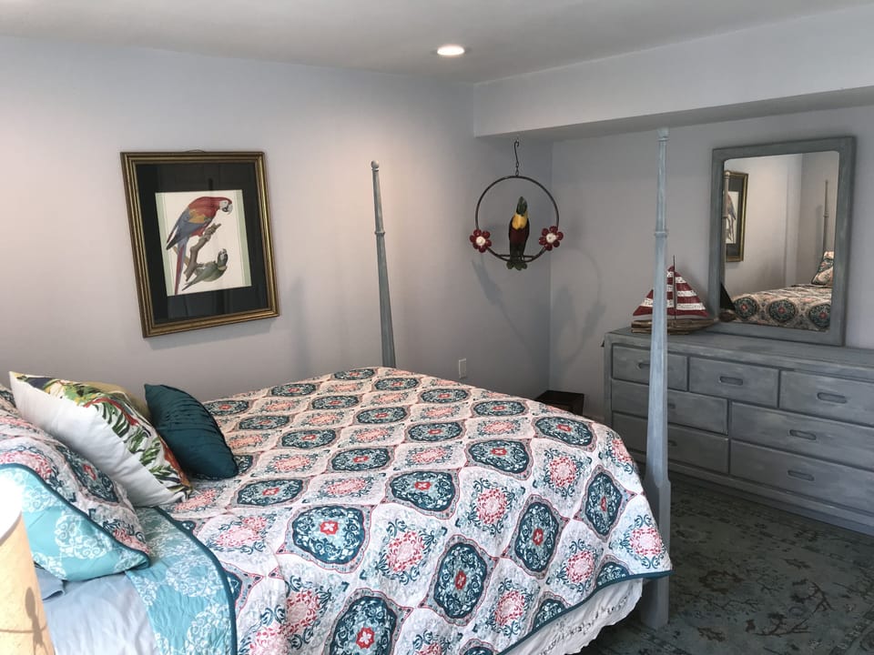 bedroom #5- queen bei