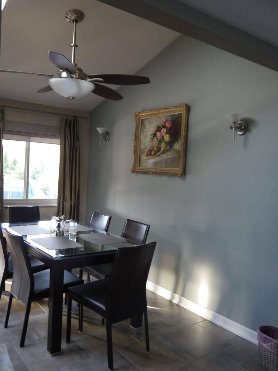 Dining area off of the kitchen.