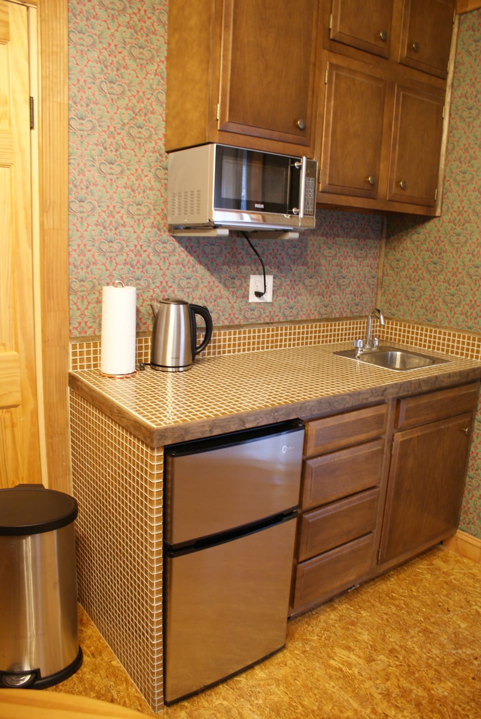 Kitchenette equipped with mini frig, microwave, and electric hot water kettle