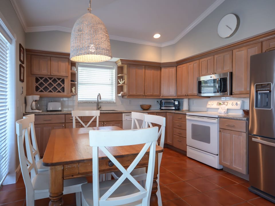 Enjoy meals with family from the oceanfront dining room, featuring seating for 6, and fully equipped kitchen.
