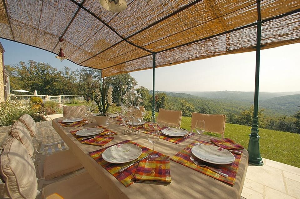 La terrasse sur vue exceptionnelle / The terrace and view on the landscape