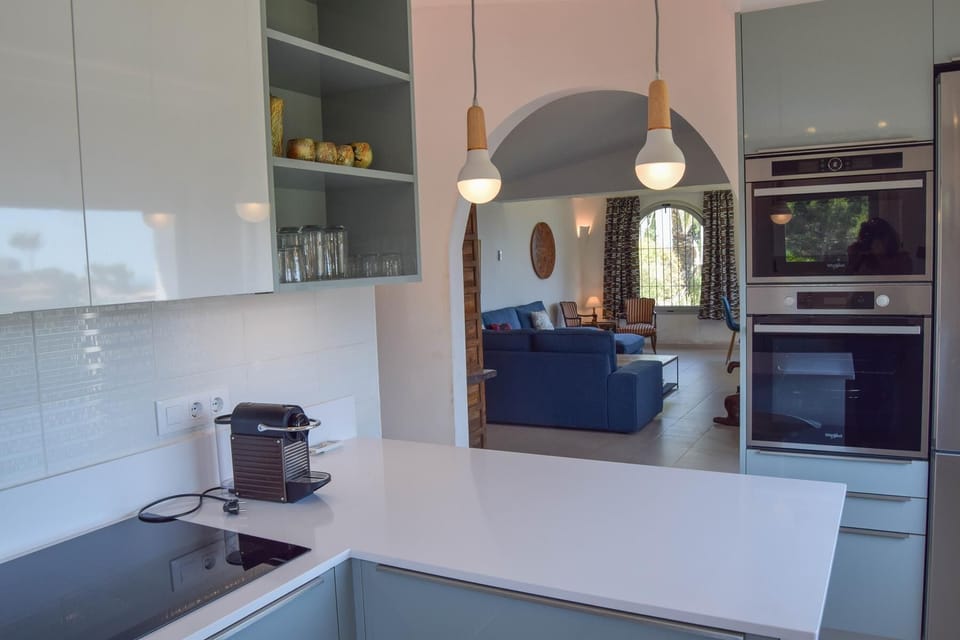 open kitchen with sea views. Dischwasher, kettel, coffe maker... SA PUNTA COSTA 