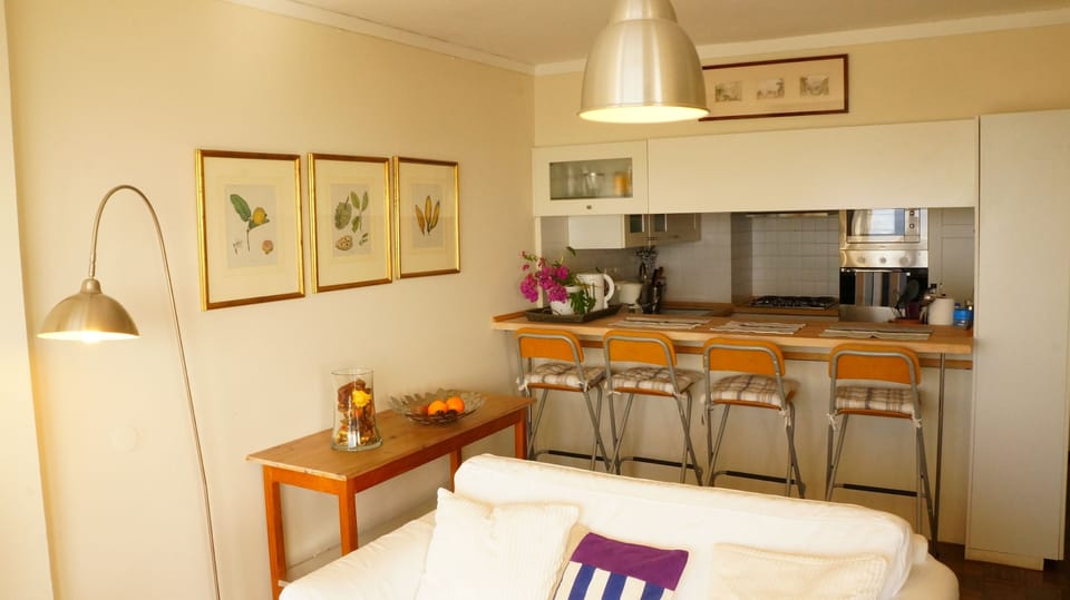 living/dining room cable TV free WiFi