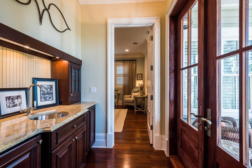 First Floor: Wet Bar