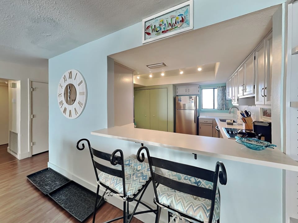 Kitchen - Breakfast Bar