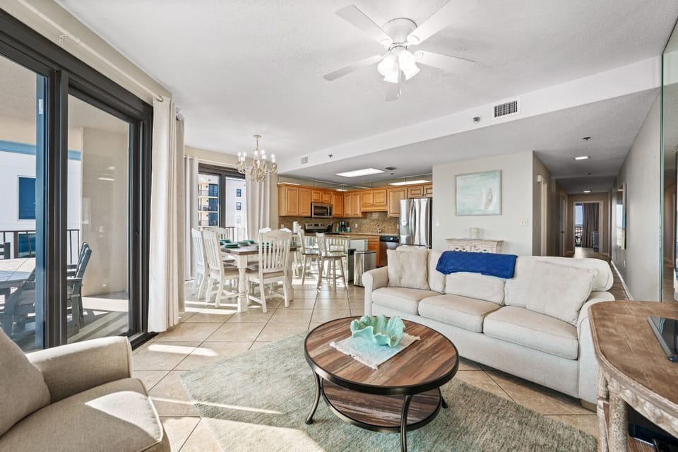 4 Phoenix East 1201 Living Room