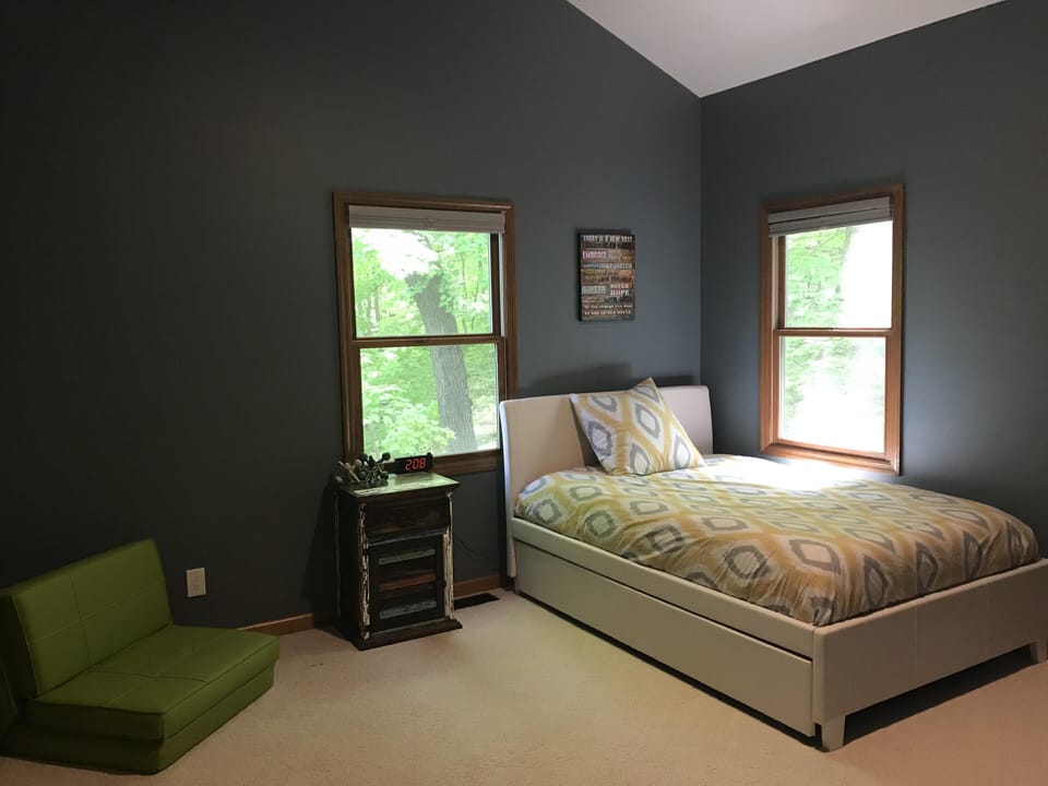 Upstairs bedroom w/ trundle bed (full bed, pullout twin) & convertible chair bed