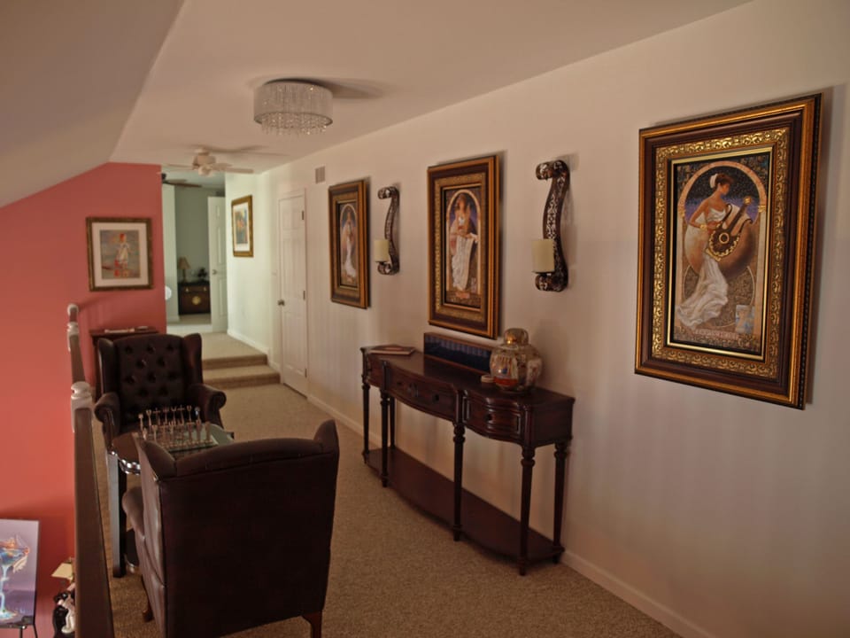 Upper passageway to the East Wing