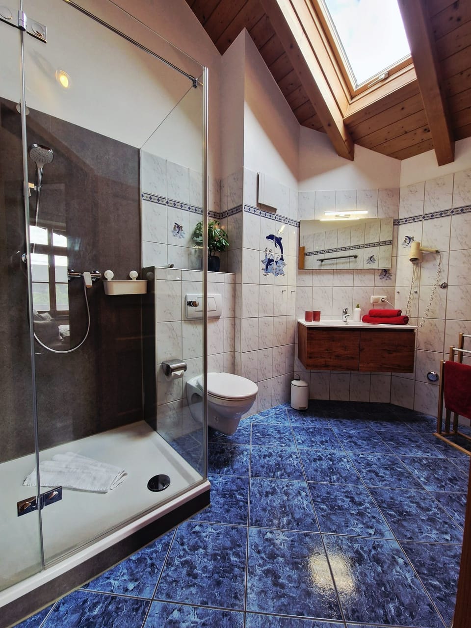Ferienwohnung "Kirsche" 55 qm bis 4 Personen, 2. Obergeschoss, 2 separate Schlafzimmer, Ostbalkon. Apartment in Bavaria