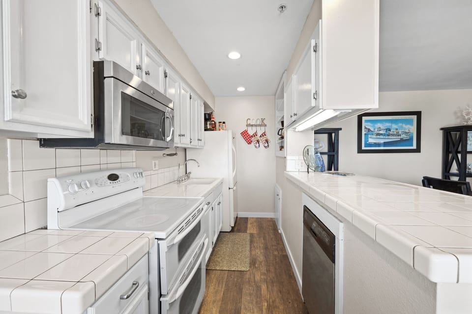 123UT Lower - Kitchen Area