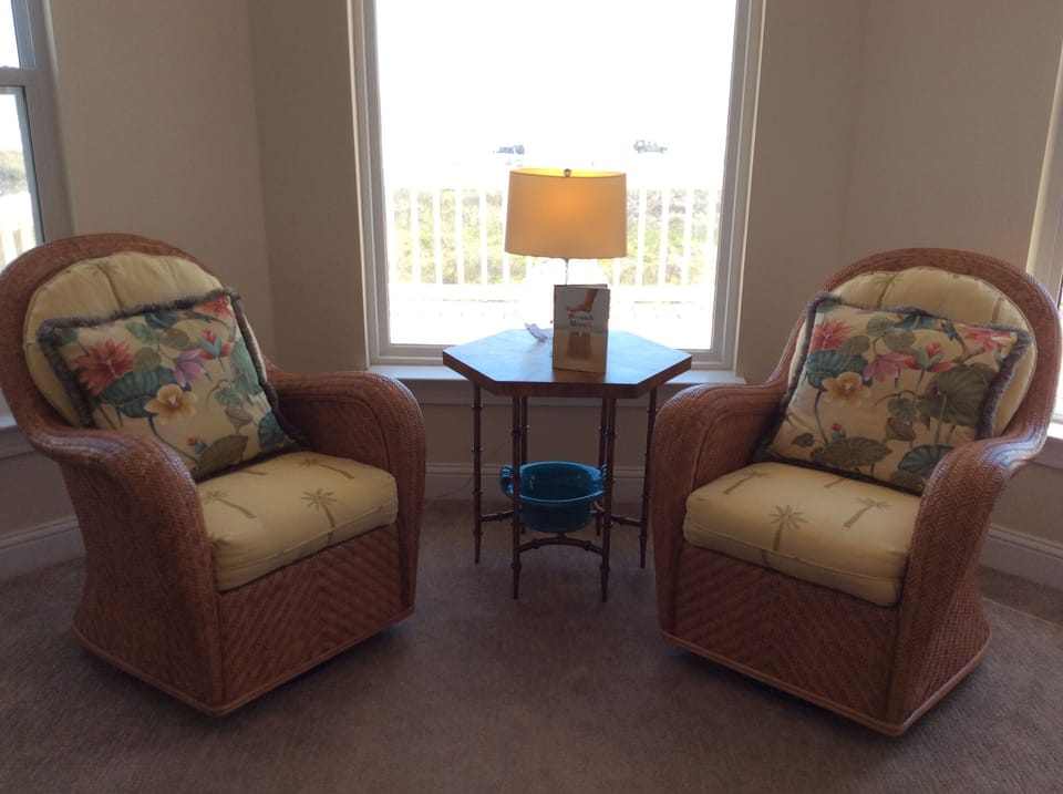 Master sitting area