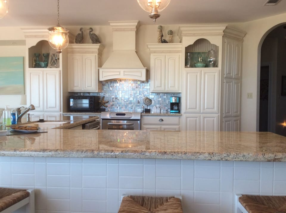 Fully equipped kitchen.