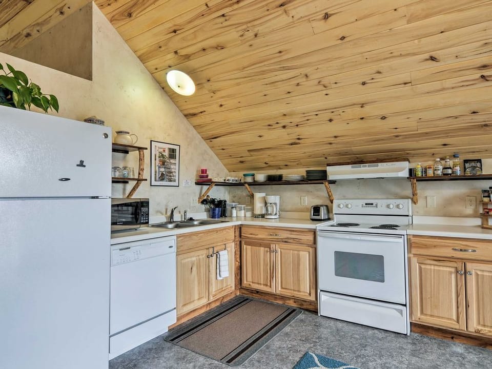 Fully equipped kitchen.