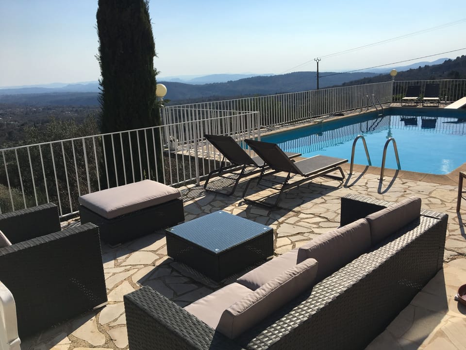 lounge set  + 8 sunbeds
