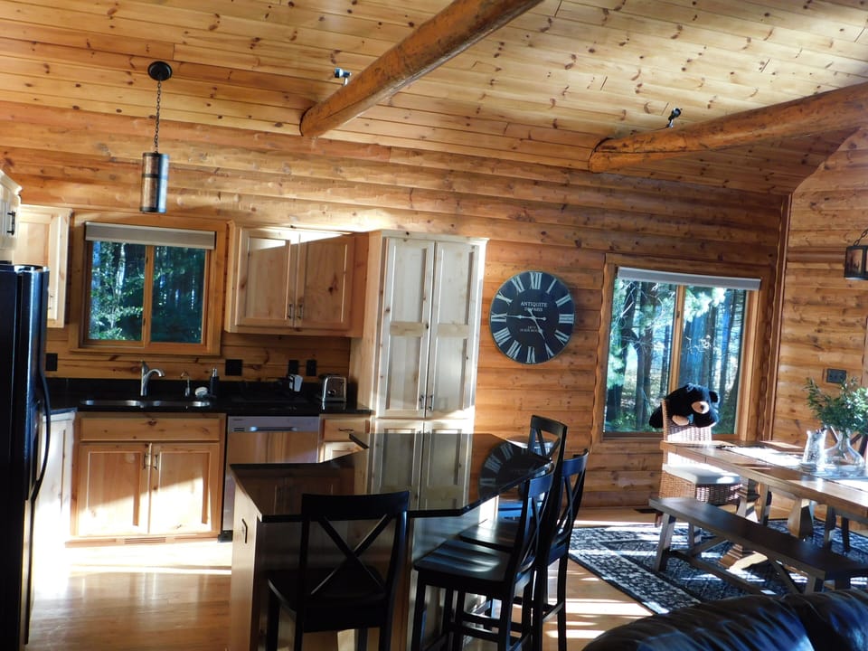 "Cabin exceeded our expectations. Especially loved the 3-season porch, the kayaks and the hammock. " Marta P.