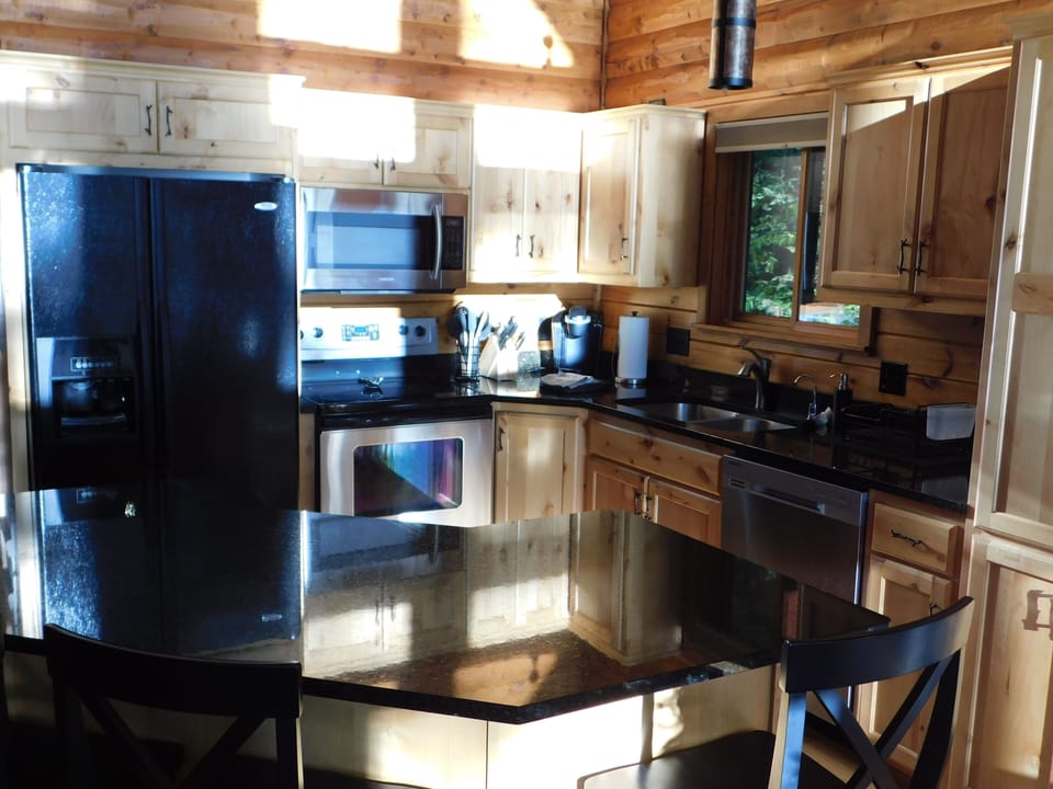  The location is away from main roads and very serene. The home is beautiful with a well-equipped kitchen (we cook a lot) - Carrie T