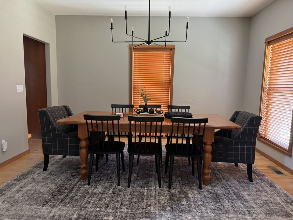 Dining room - Seats 8