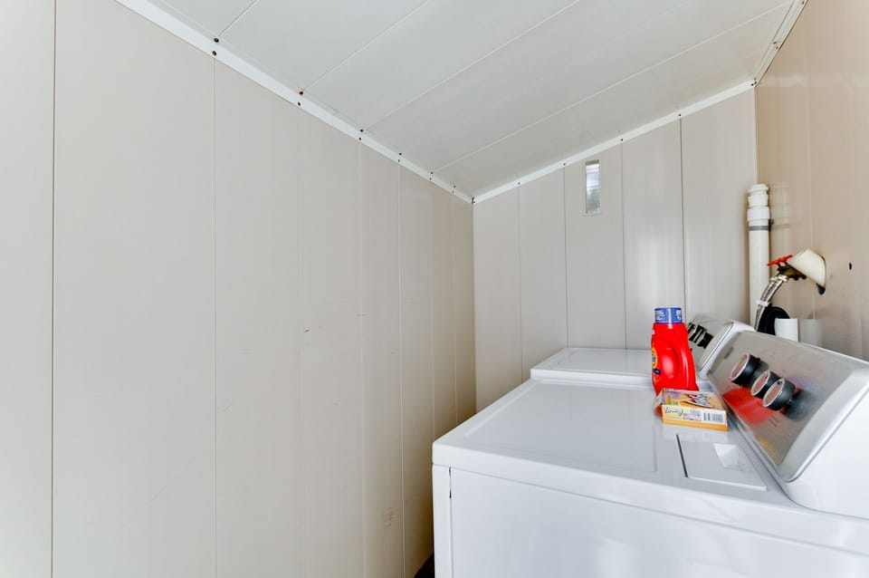 Anna Cabana A laundry room