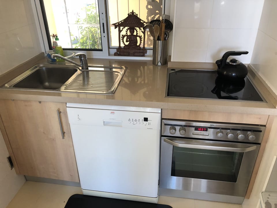Kitchen with Dish Washer, full size over and flat top stove