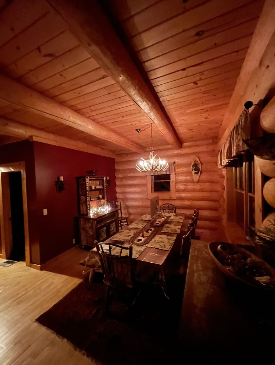 Warm dining-room. Seating for 10, additional seating of 4 at the bistro table
