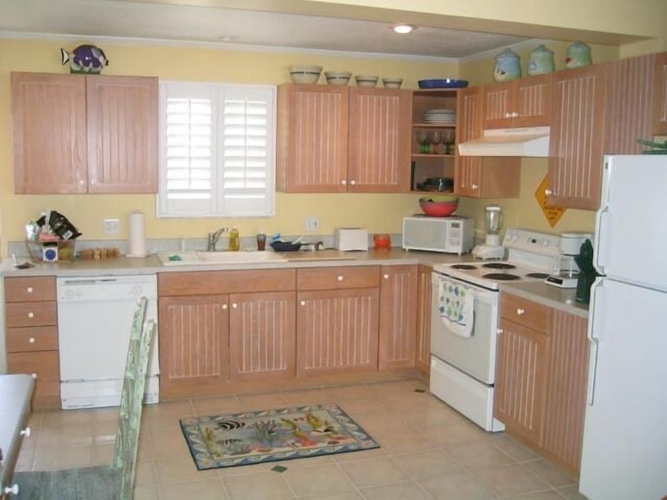 Fully equipped kitchen.