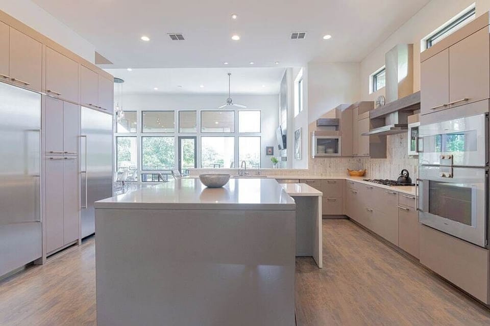 Kitchen - Walker Luxury Vacation Rentals