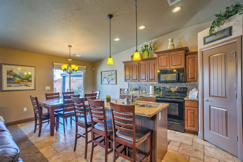 Dining & Kitchen area. Seats 10