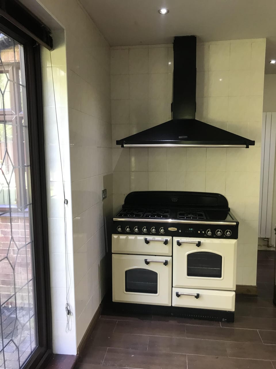 Rangemaster 5 gas burner 
Two electric Ovens, Grill, Hotplate. Storage Drawe