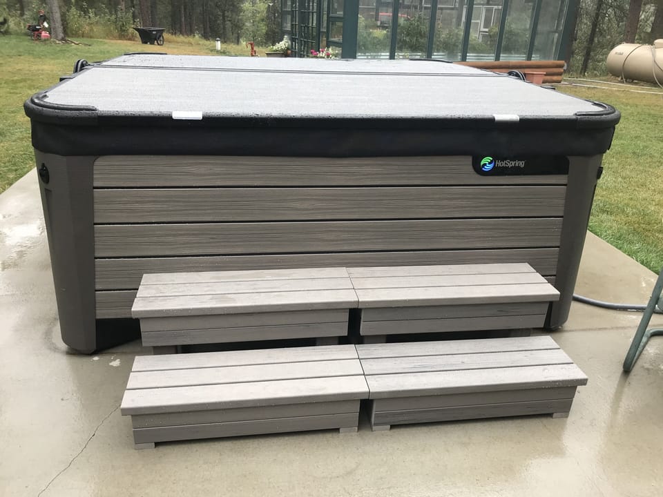 Brand new Hot Springs hot tub with easy assist lid added September 2018!