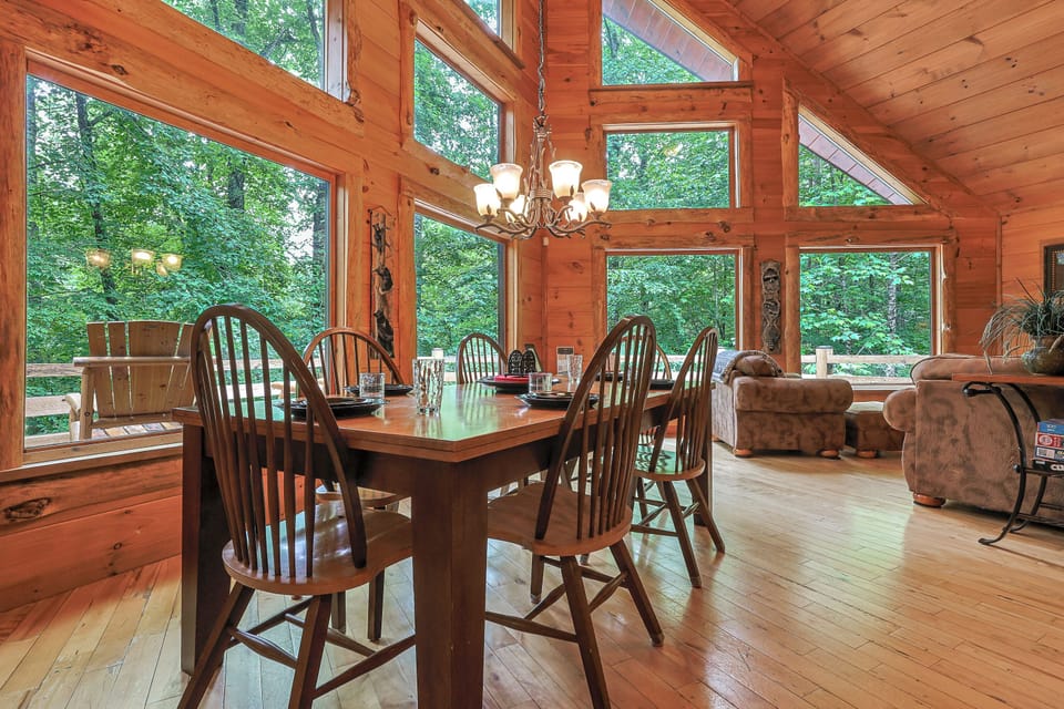 Dining Area With Seating For 6