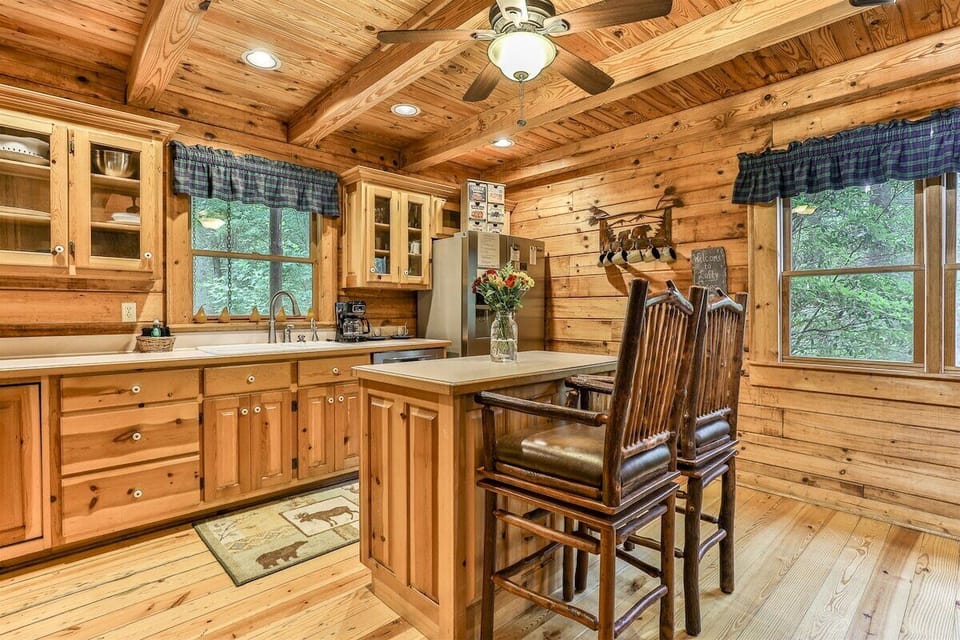 Full kitchen to prepare meals for the family