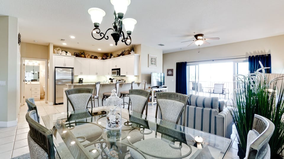 Dining Room to Kitchen Area