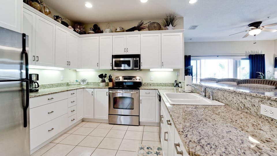Stainless Appliances & Granite Counters