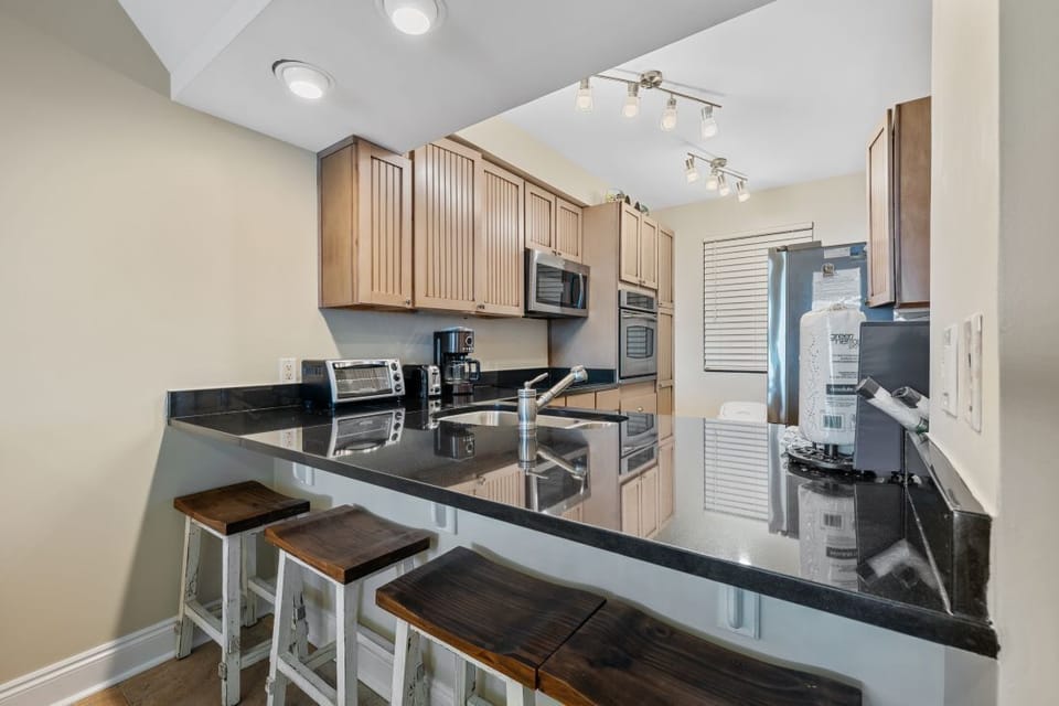 Broadmoor 304 Kitchen Counter Seats 4