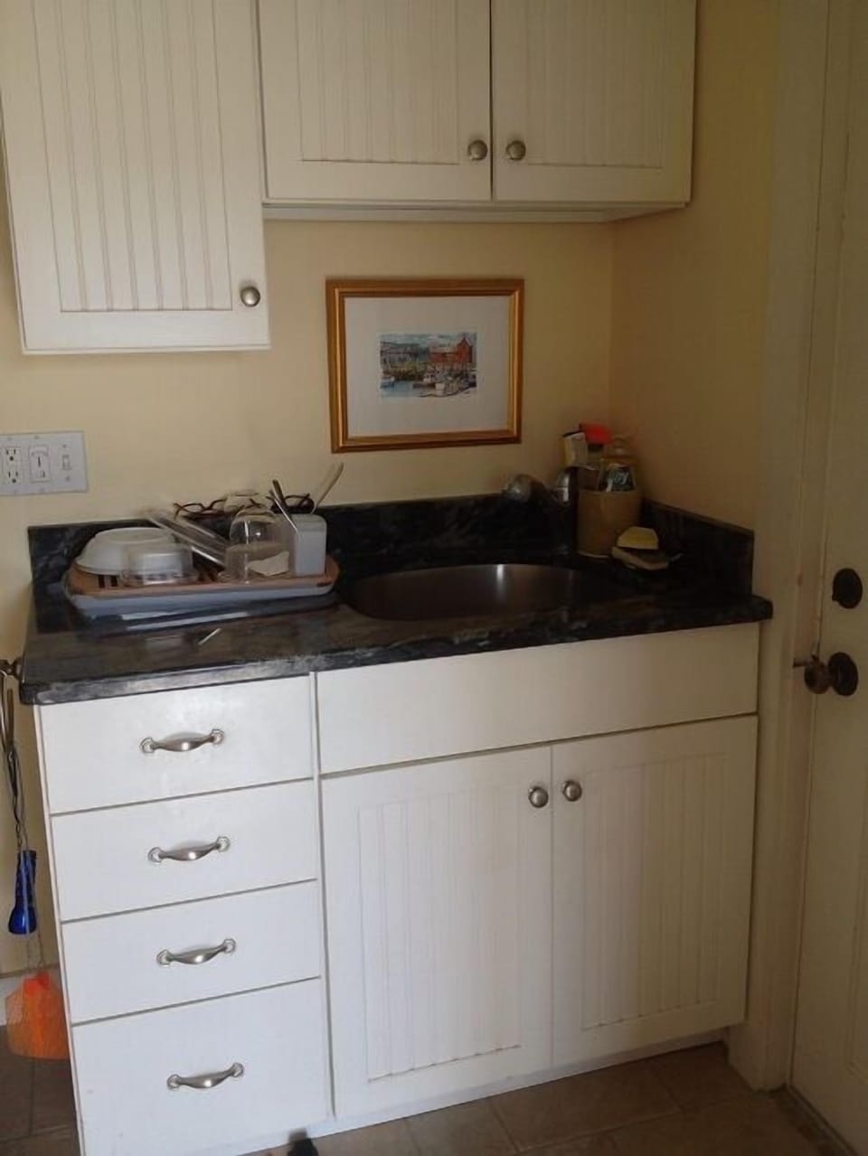 First floor kitchen. There is no dishwasher.