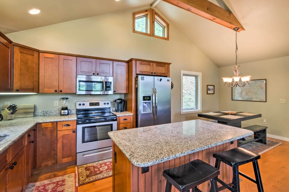 Kitchen | Cooking Basics | Coffee Maker | Paper Towels/Trash Bags Provided