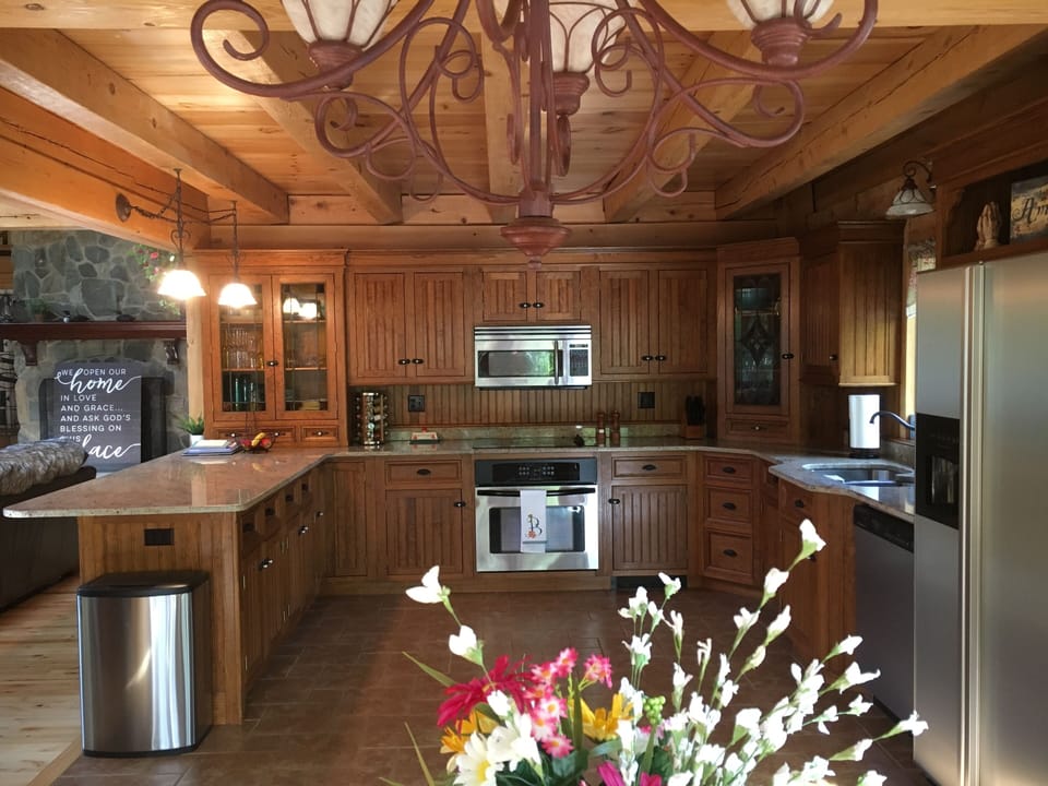 Kitchen, complete w/all cooking needs (even for huge Maine lobster) & dishwasher