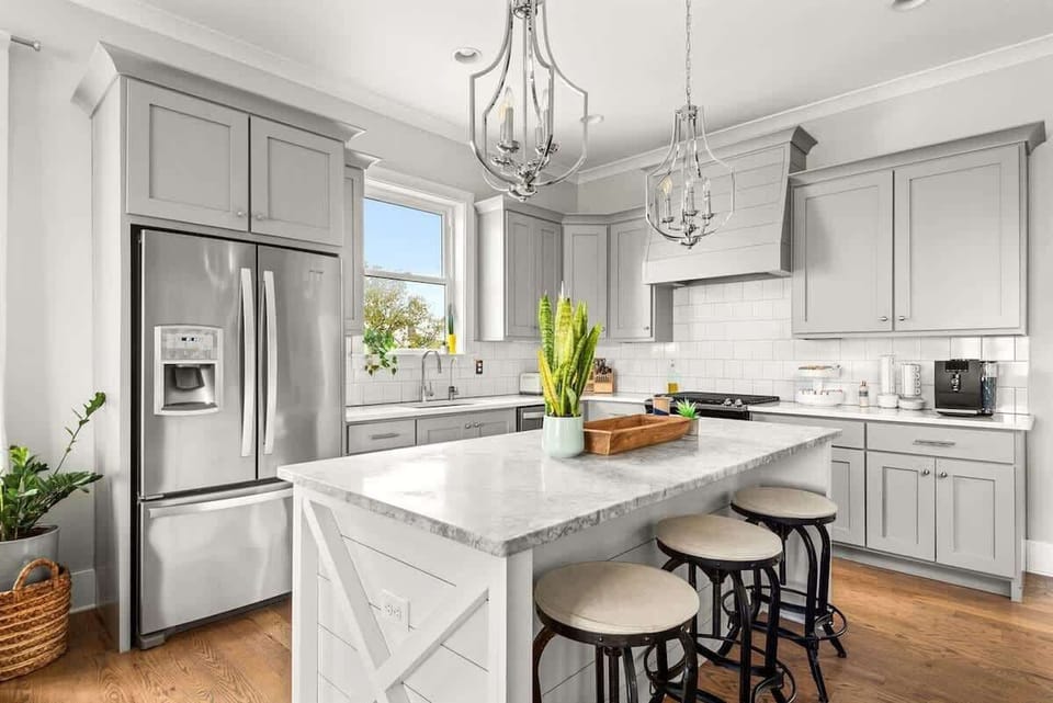 Modern FULLY stocked kitchen with Gas Stove