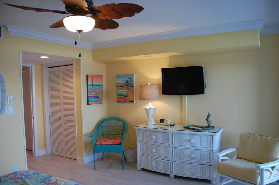 Master Bedroom,
Ocean Breeze Fan
