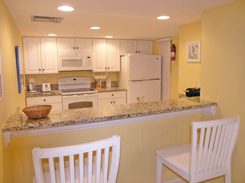 Kitchen
New Appliances
Glass Flat Top Range