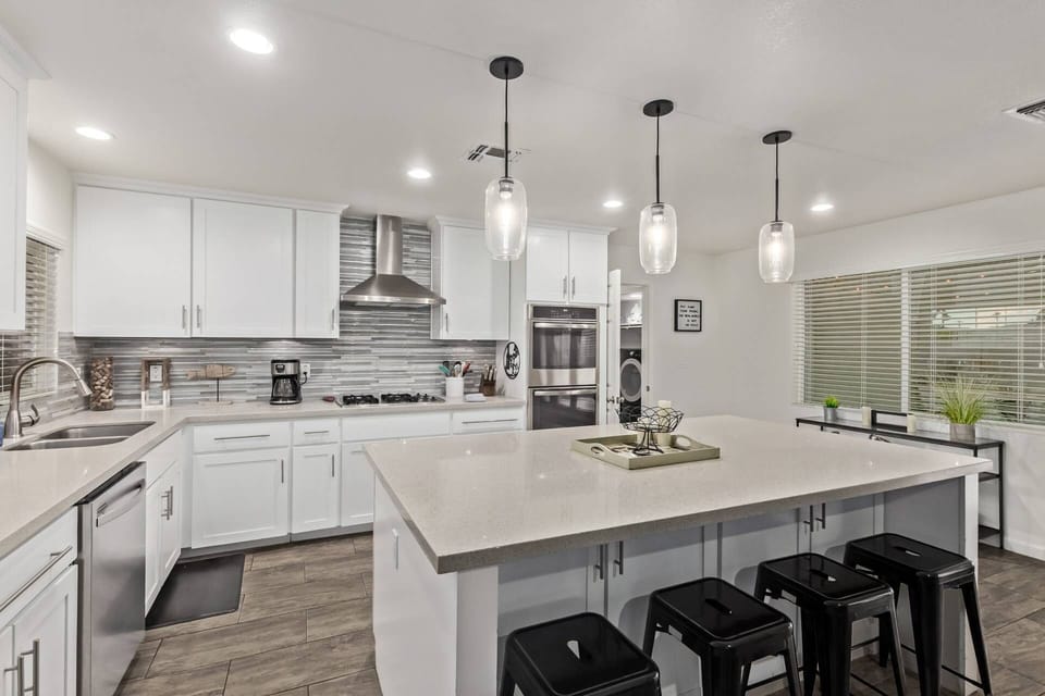 The kitchen has what you need to prepare your meals!