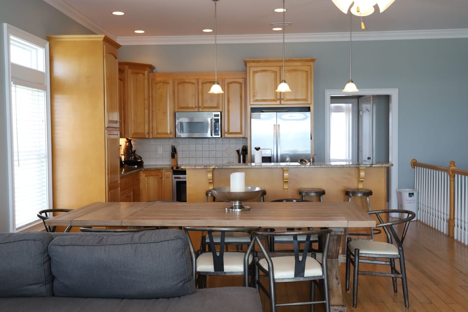 Gourmet kitchen has plenty of cabinet space and a pantry 