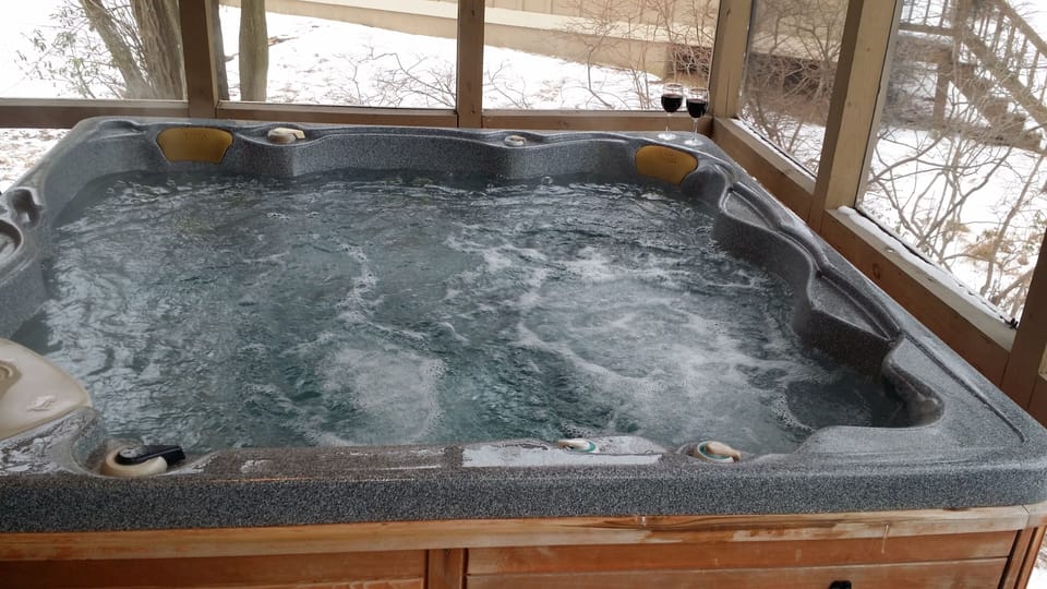 Hot Tub, nice