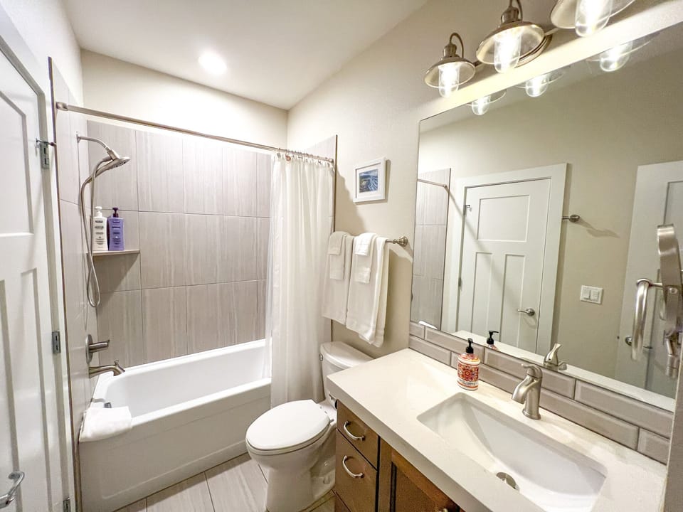 Queen Upstairs private bath