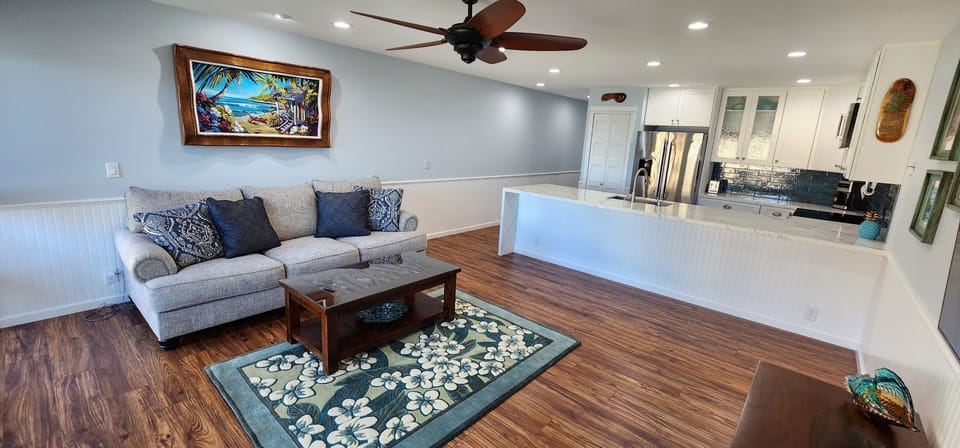 Spacious livingroom. 