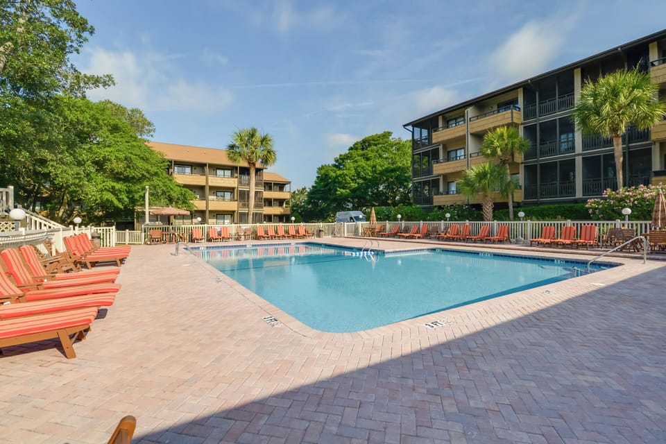 Mariner’s Cove | Community Amenities | Outdoor Pool
