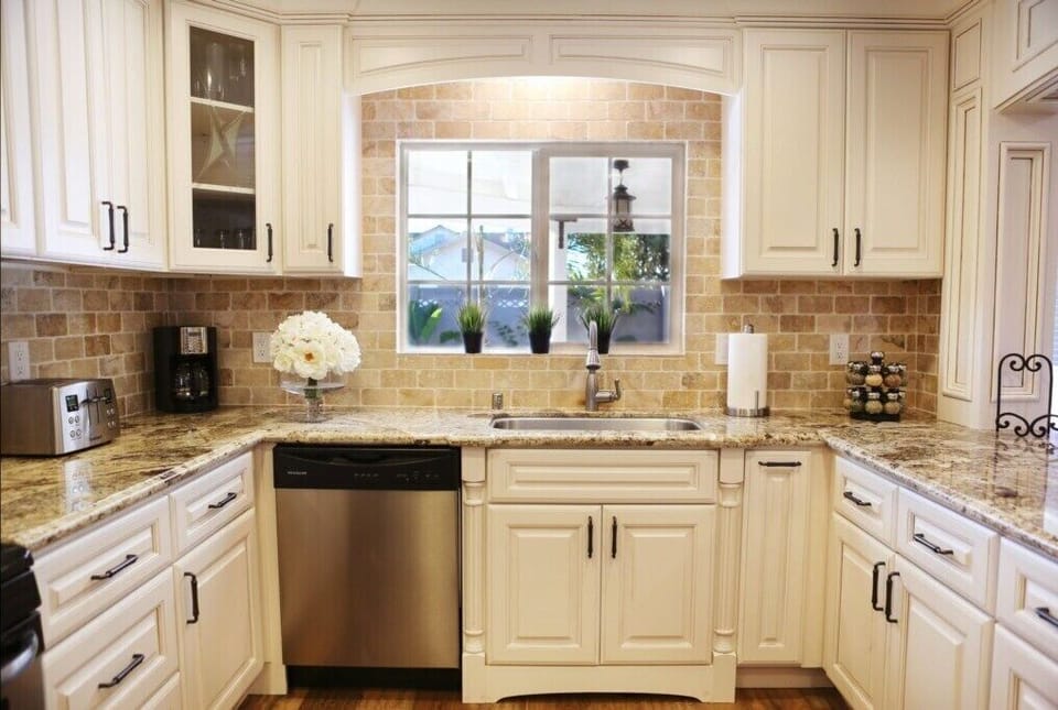 Partial Open Concept Custom Kitchen
Custom Kitchen with granite countertops and stainless steel appliances