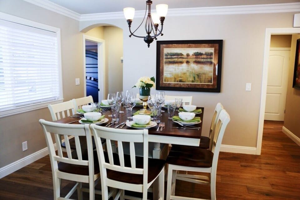 Dining Room
Dining Room with Seating for 8