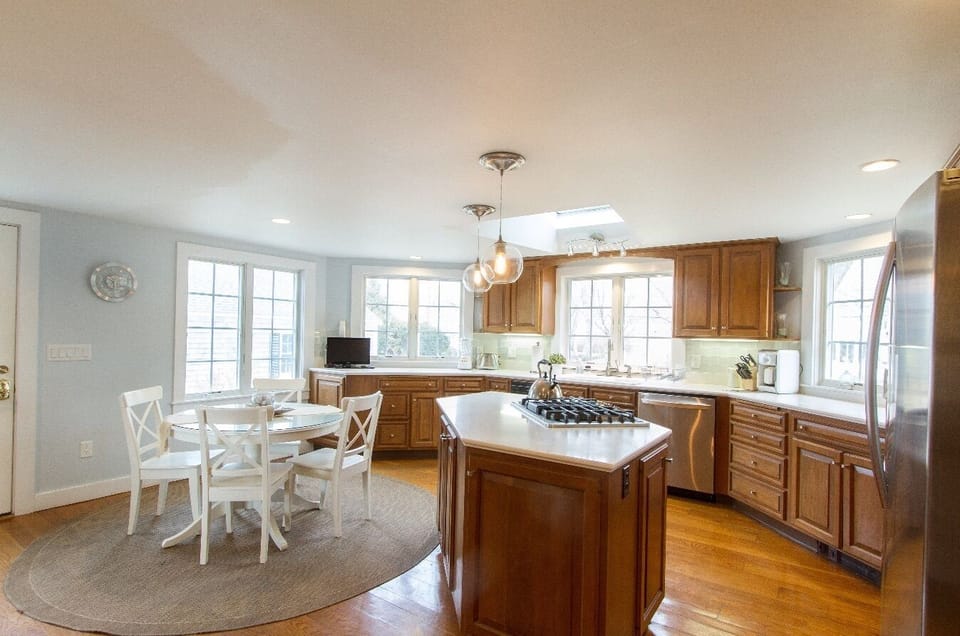 Large Kitchen with Everything you need for entertaining