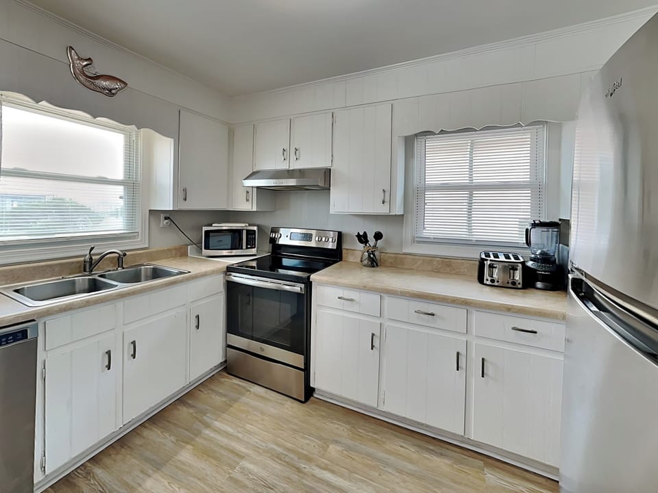 Full Size Kitchen